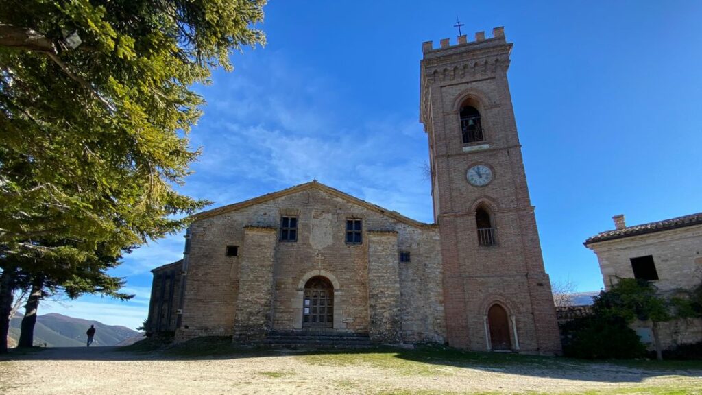 lago-di-fiastra-castello