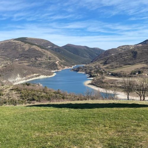 Lago di Fiastra: Un Paradiso Naturale nel Cuore delle Marche