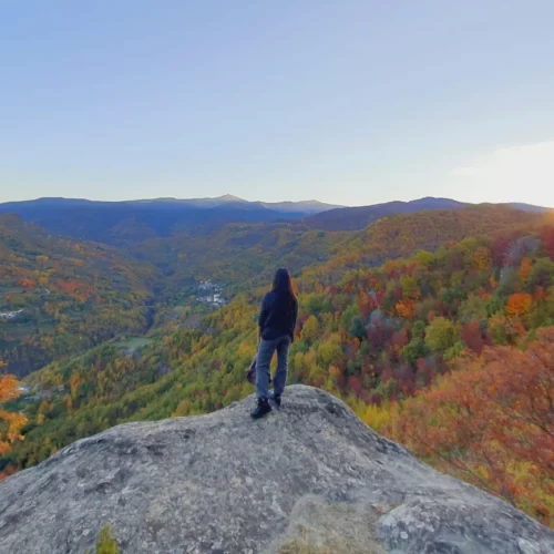 Foliage nelle Marche: 4 luoghi affascinanti e poco conosciuti per ammirare la magia dell’autunno